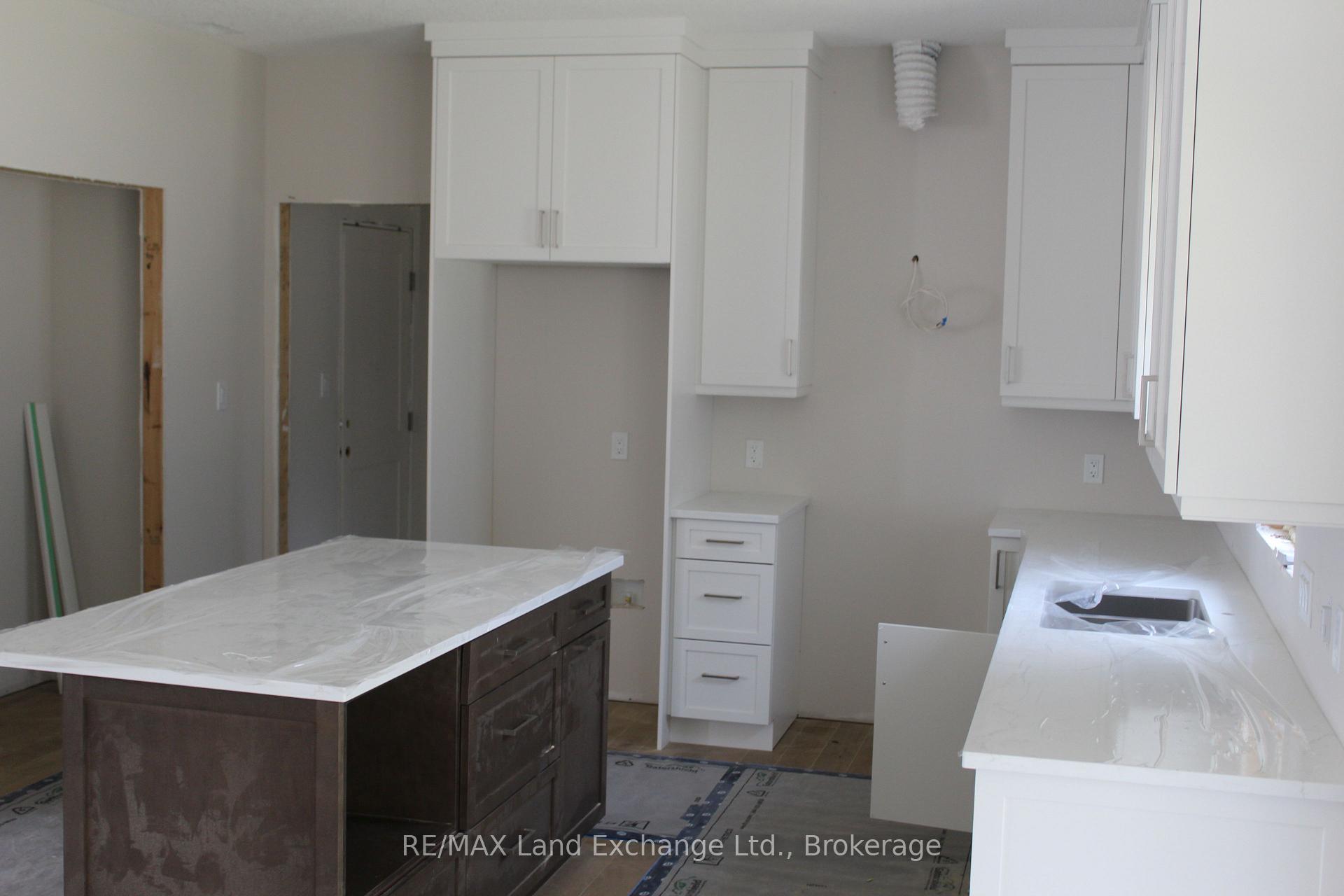 772 CAMPBELL Avenue, Kincardine — photo 2 of 5