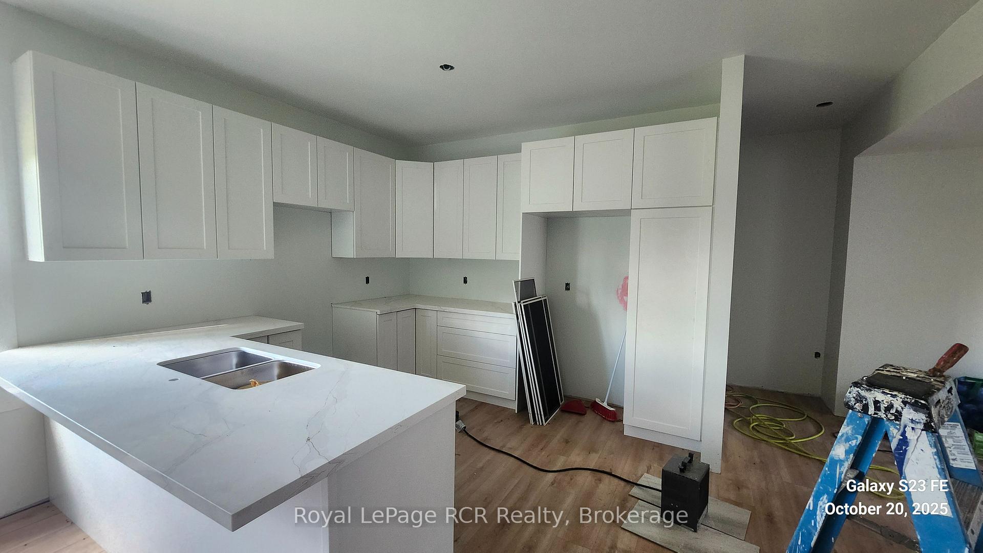 140 GOLD Street W, Southgate — photo 3 of 5