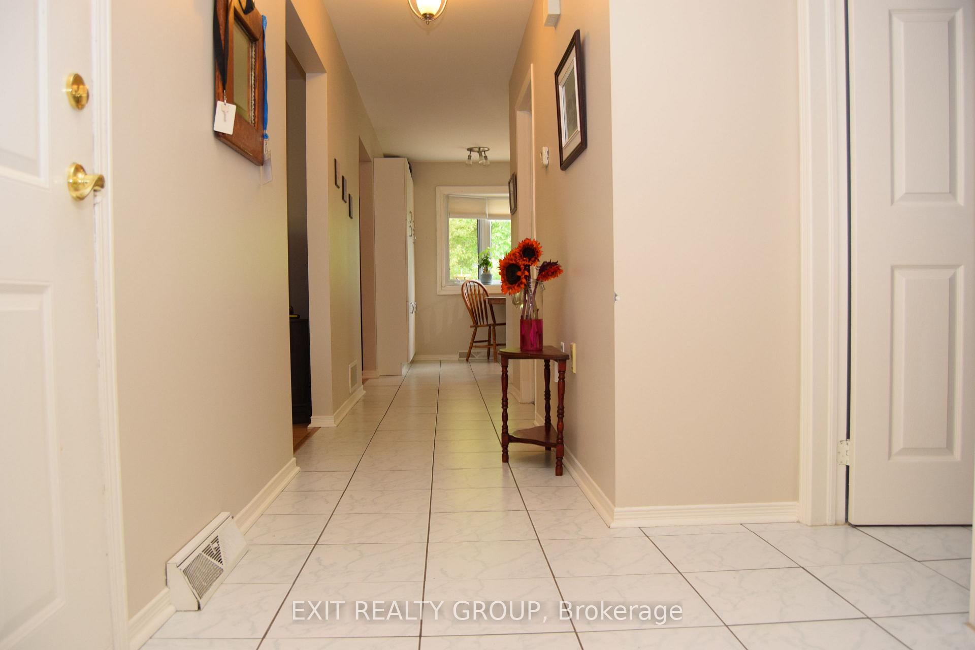 9 Empire Boulevard, Prince Edward County — photo 2 of 5