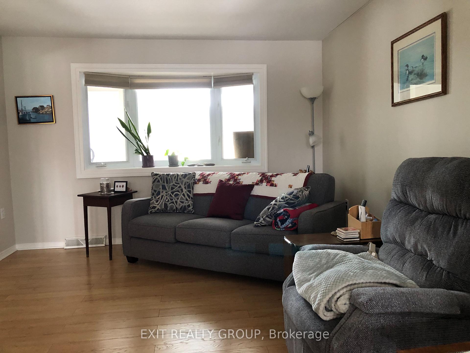 9 Empire Boulevard, Prince Edward County — photo 3 of 5