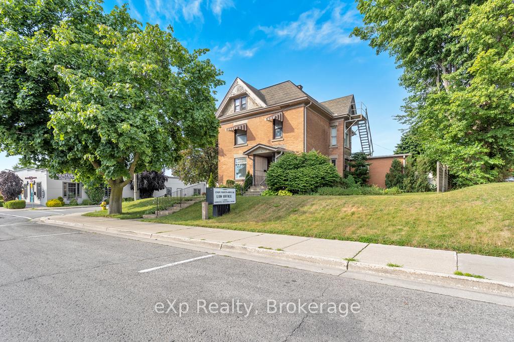 22 Harvey Street, Tillsonburg — photo 2 of 5