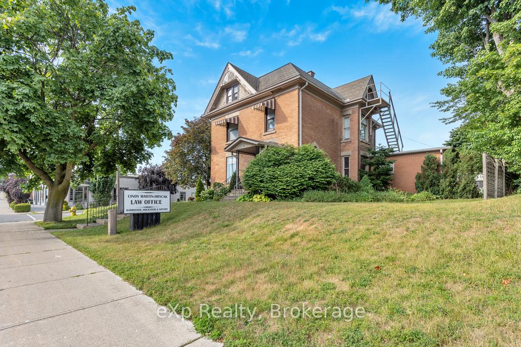 22 Harvey Street, Tillsonburg — photo 3 of 5