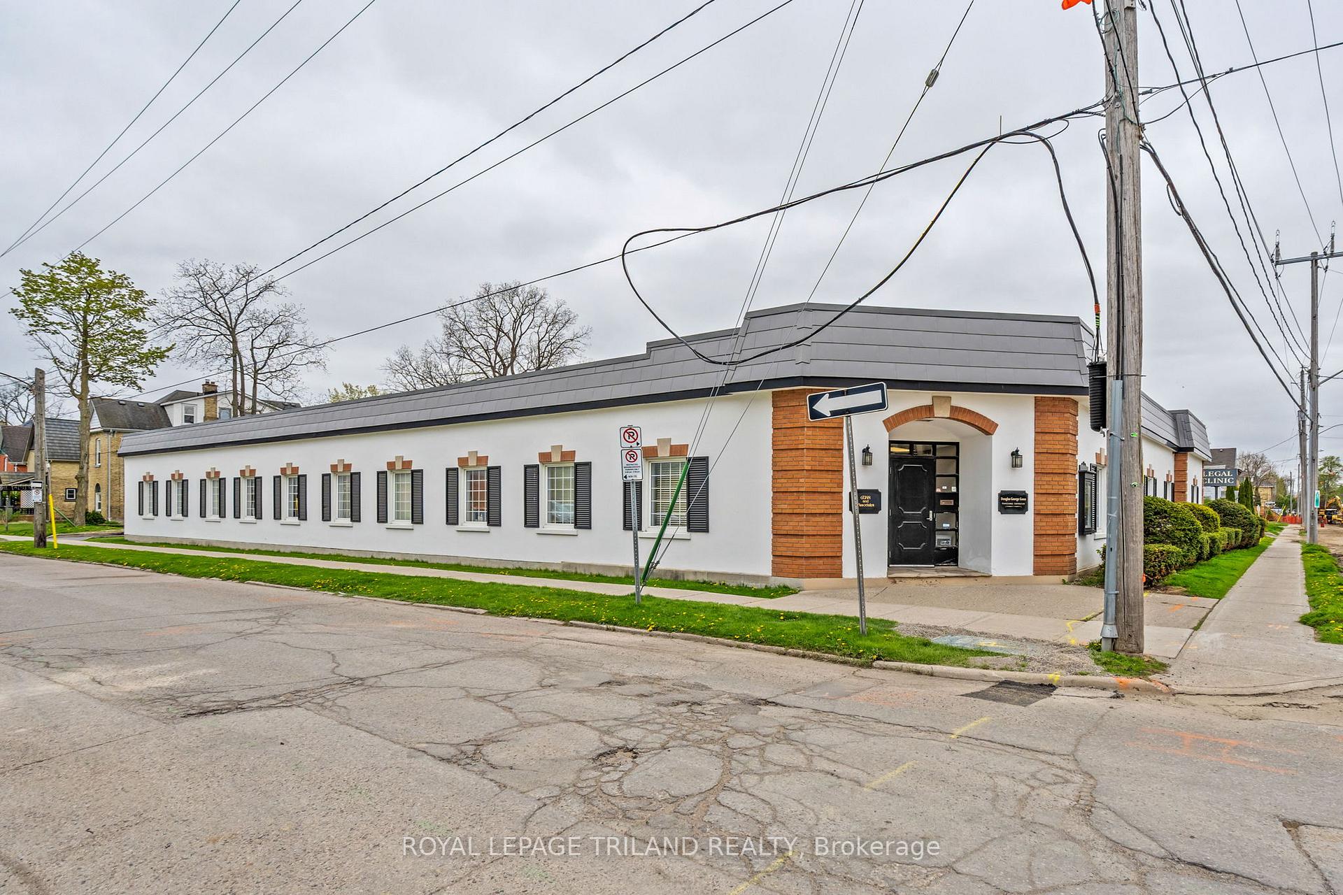 108 Centre Street, St. Thomas — photo 3 of 5