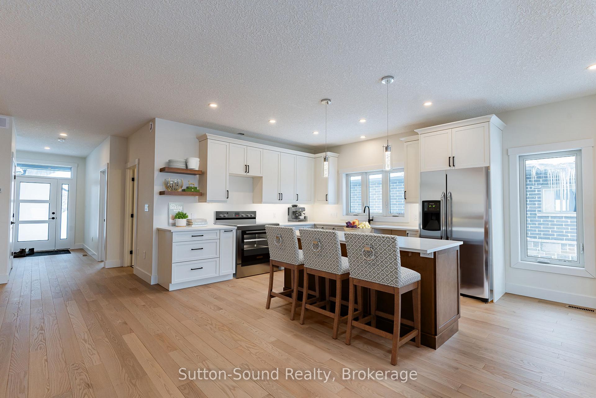 325 6TH Avenue W, Owen Sound — photo 2 of 5
