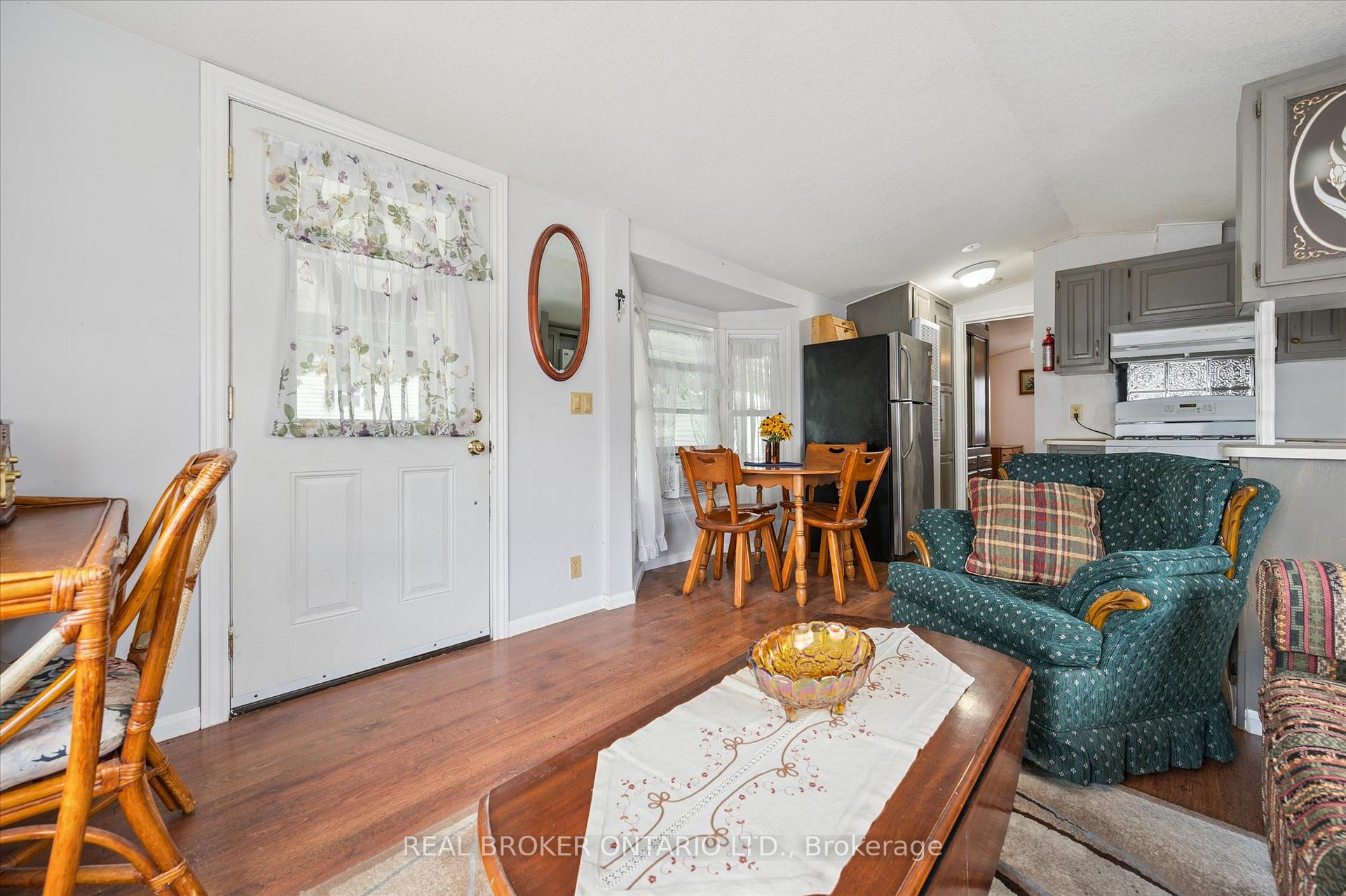 445 Pine Pass, Centre Wellington — photo 4 of 5