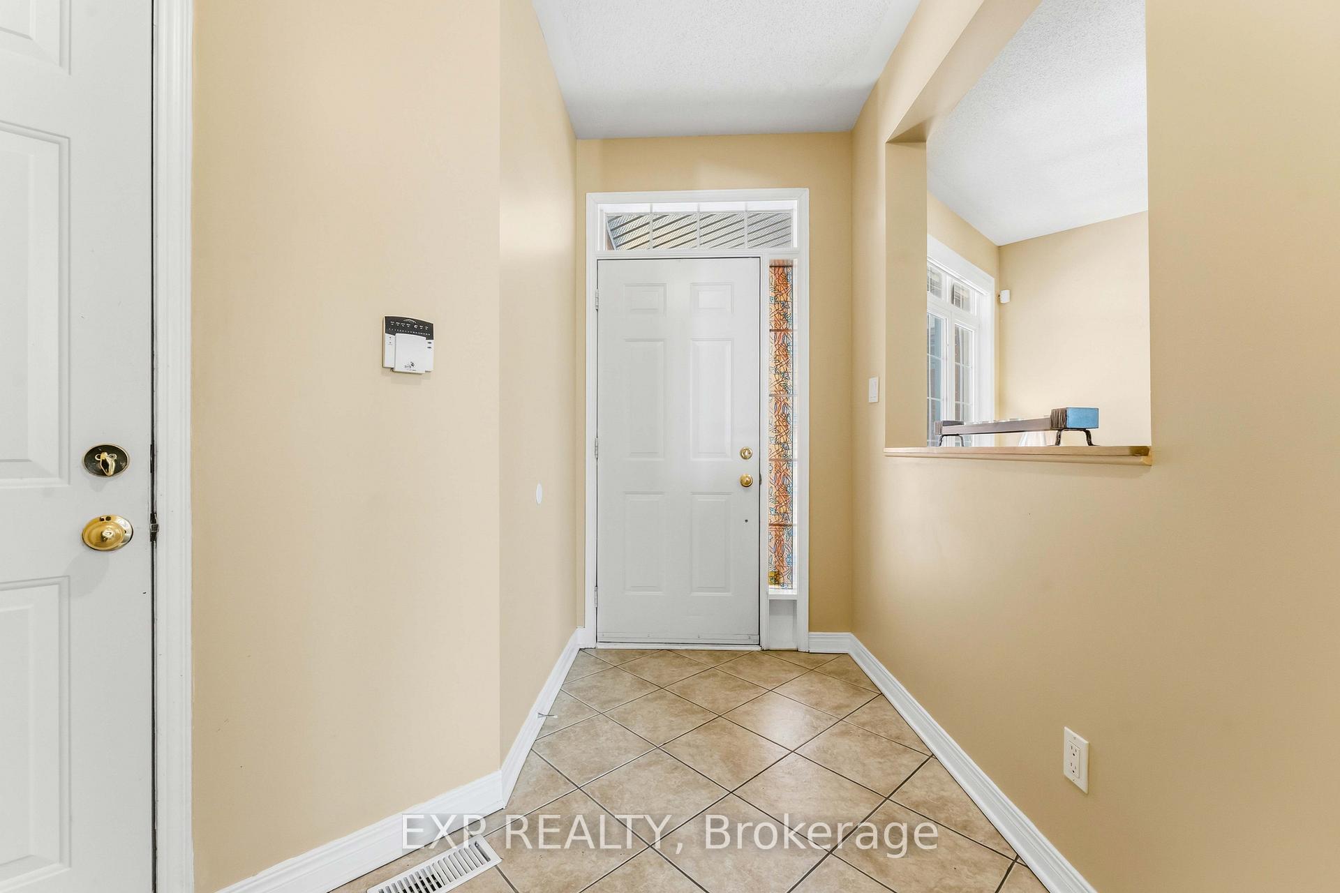 118 Finn Court, Hunt Club - South Keys and Area — photo 2 of 5