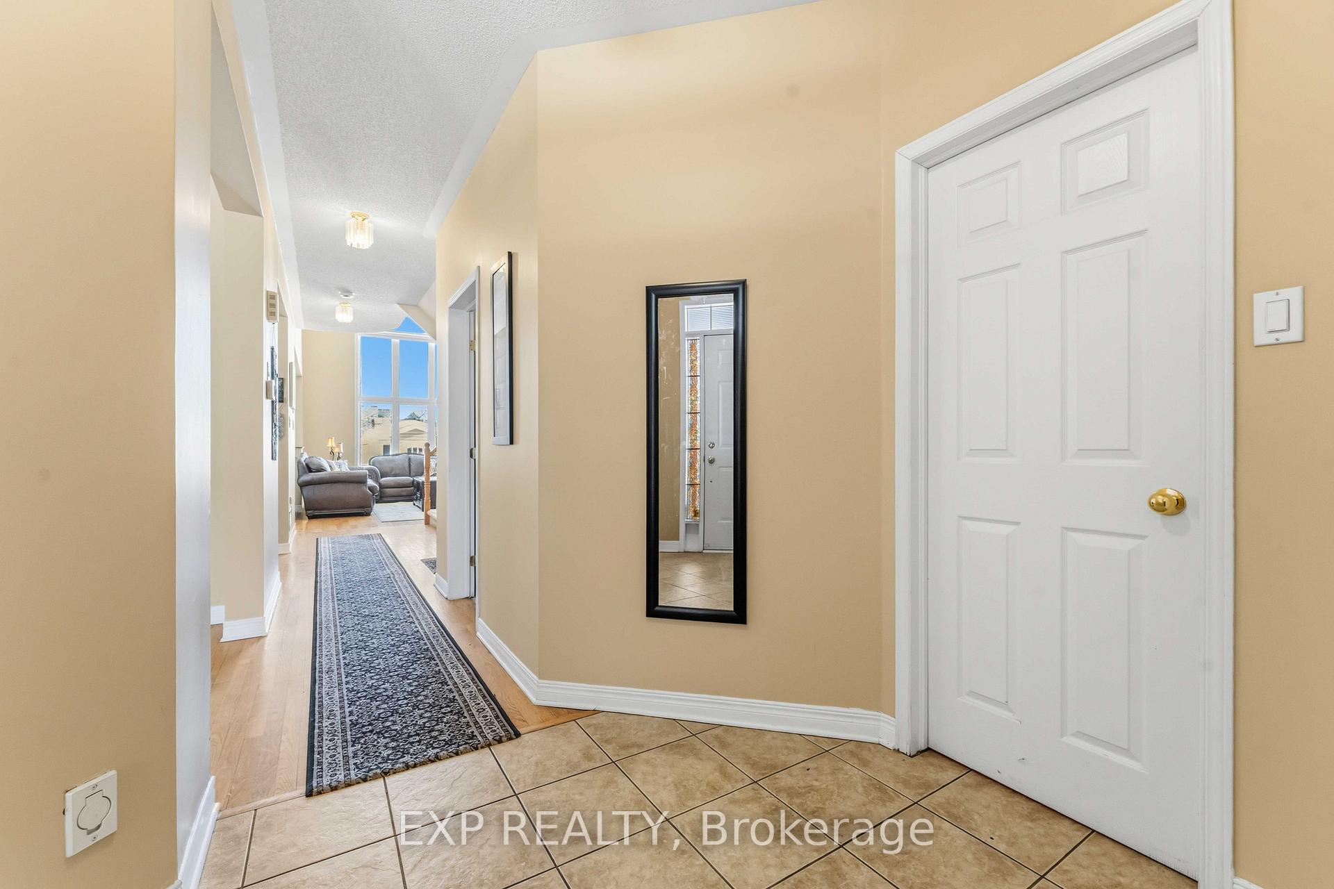 118 Finn Court, Hunt Club - South Keys and Area — photo 3 of 5