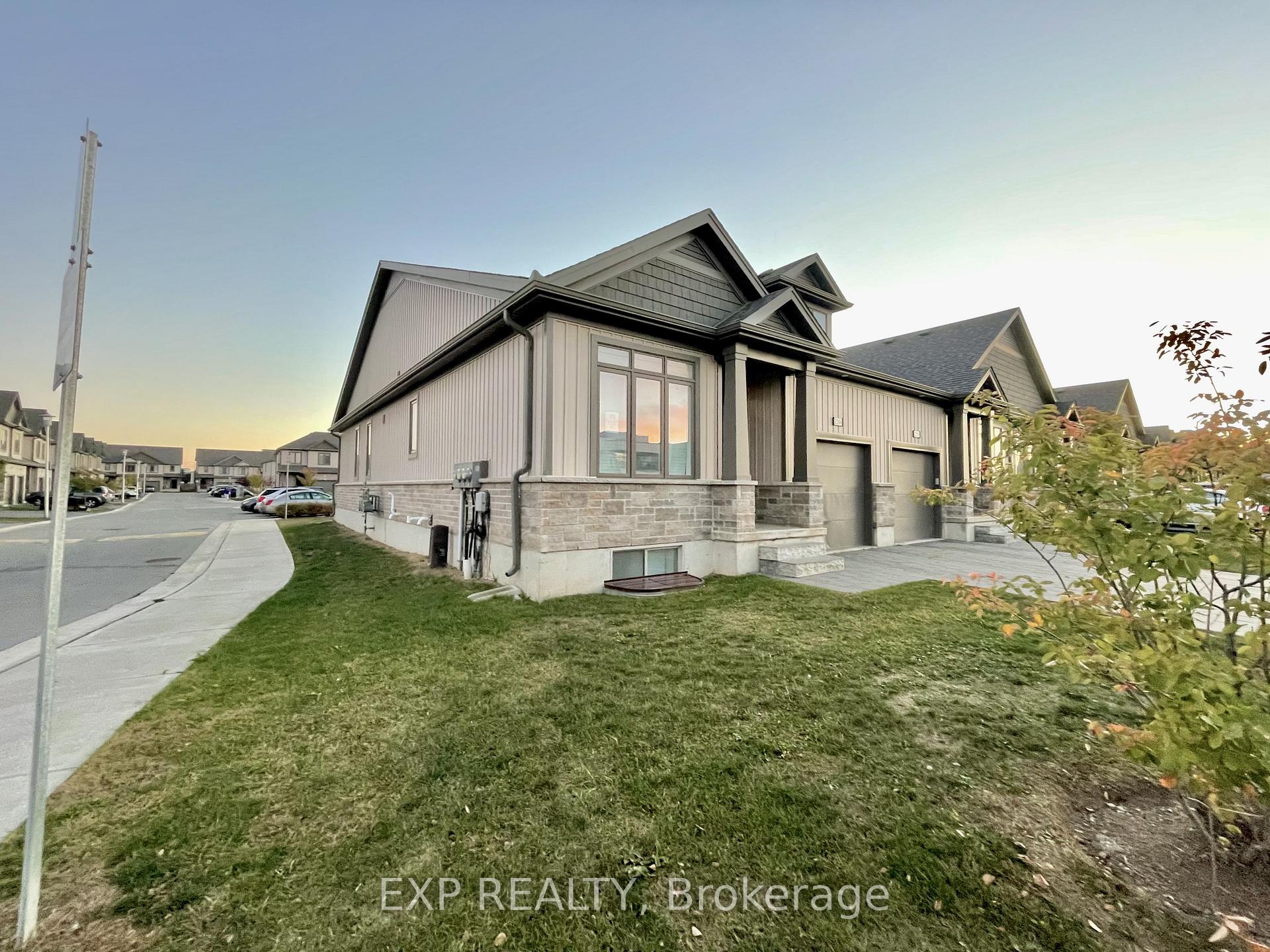 2284 Evans Boulevard 52, London South — photo 2 of 5