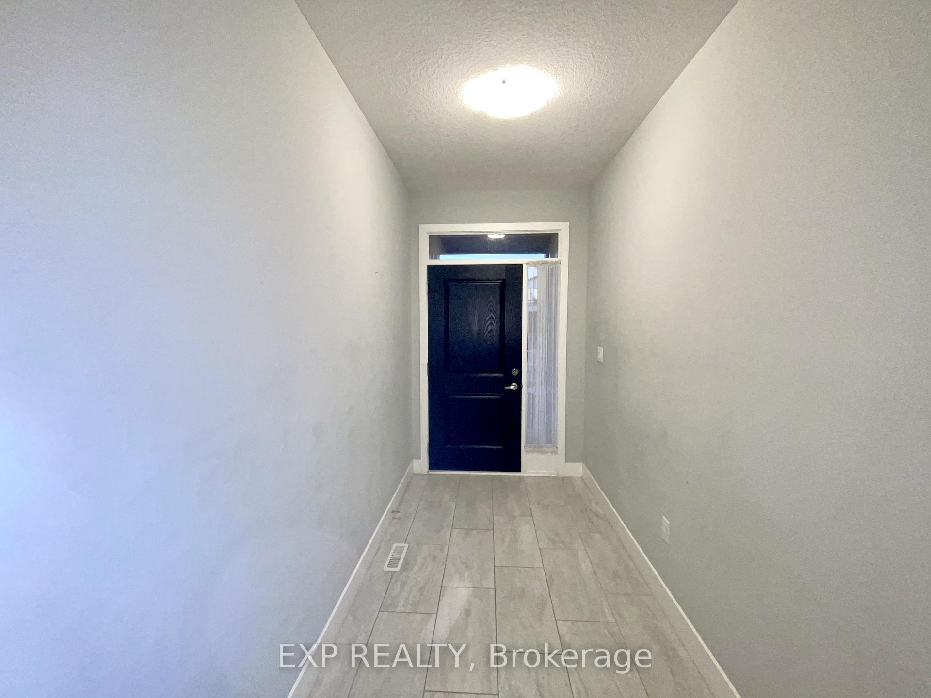 2284 Evans Boulevard 52, London South — photo 3 of 5
