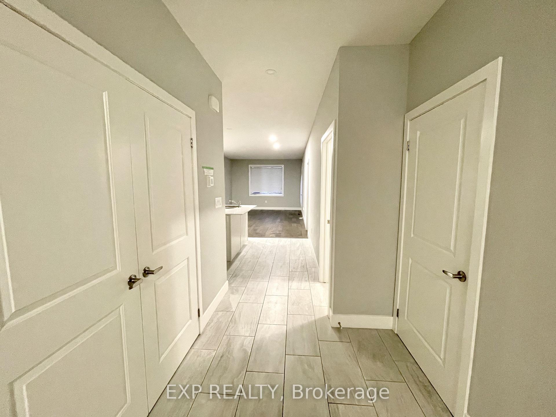 2284 Evans Boulevard 52, London South — photo 4 of 5