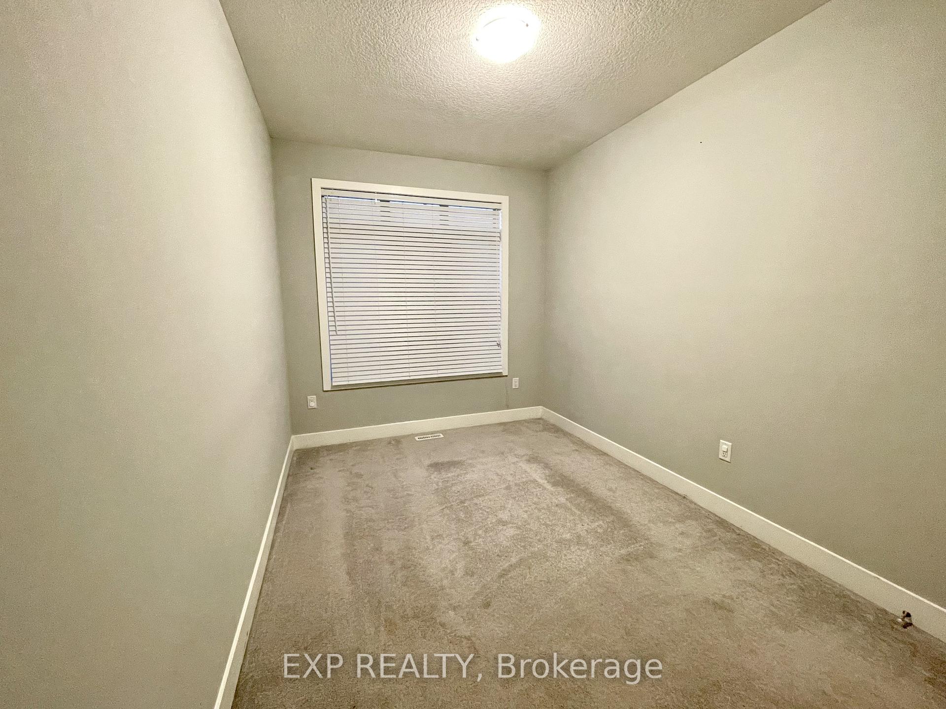 2284 Evans Boulevard 52, London South — photo 5 of 5