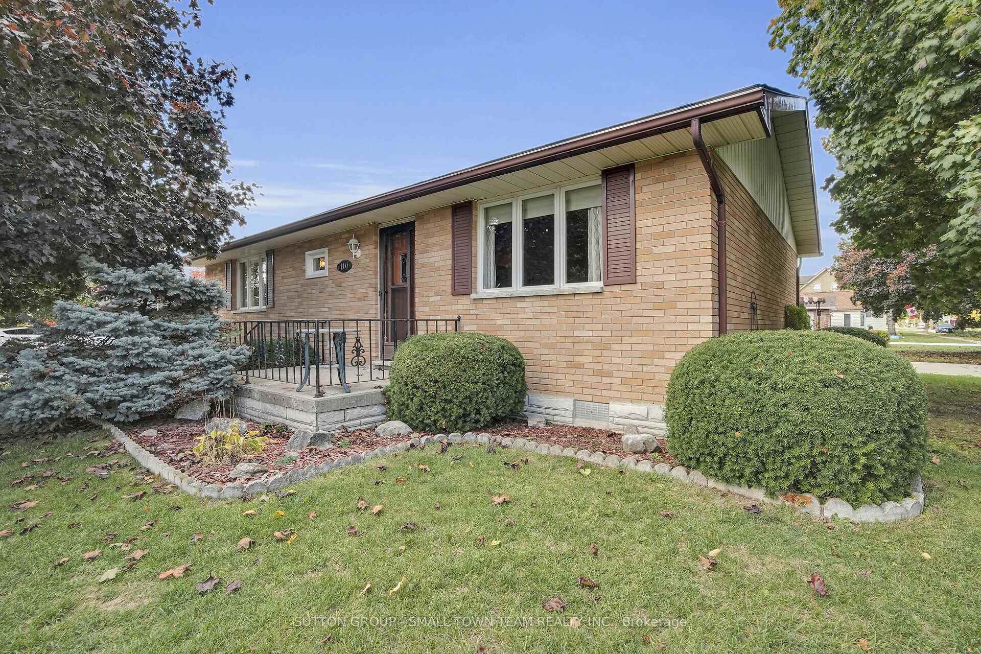 110 John Street W, South Huron — photo 3 of 5