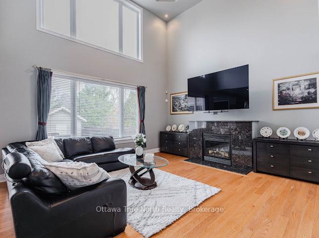 507 Kochar Drive, Mooneys Bay - Carleton Heights and Area — photo 4 of 5