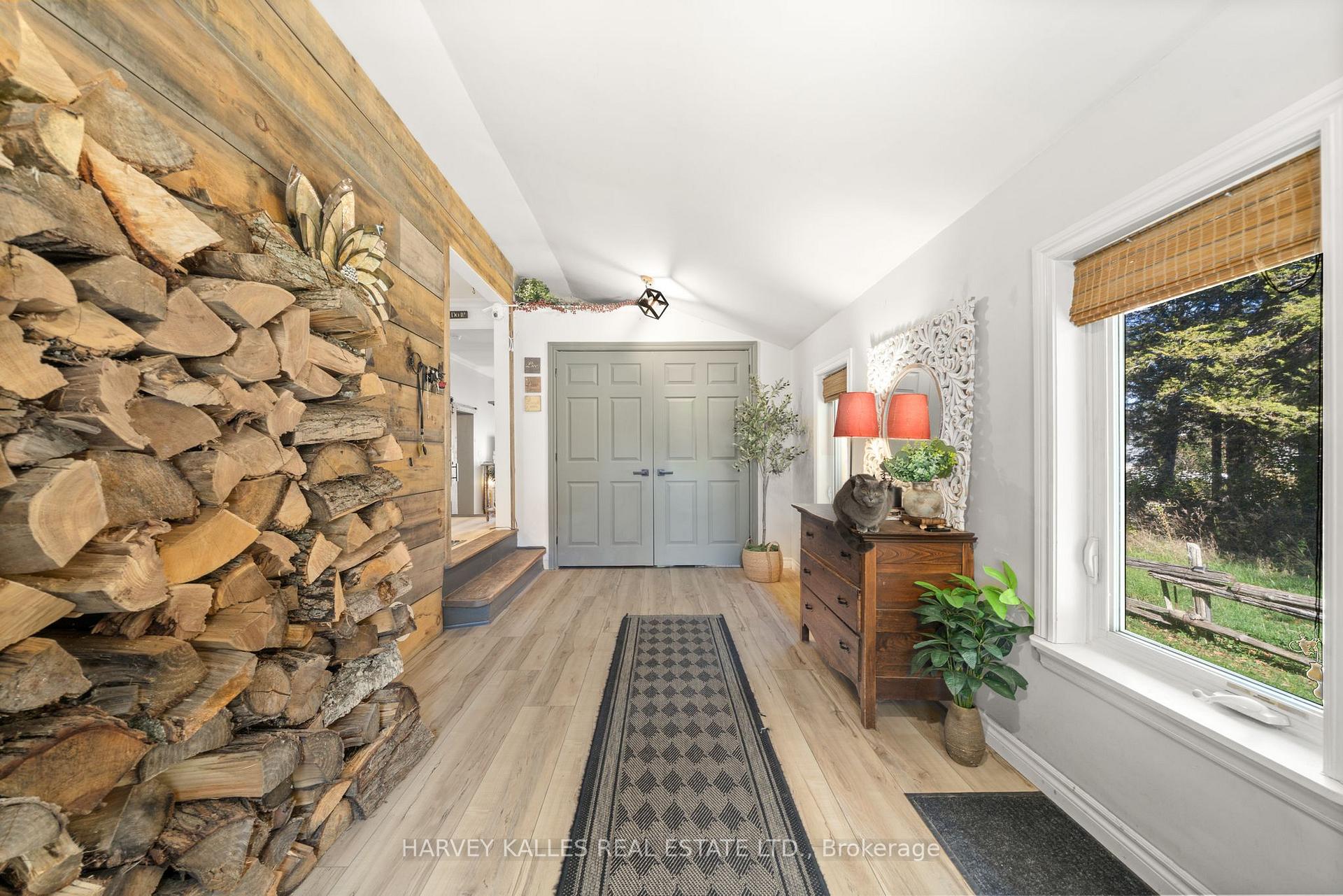 12130 Loyalist Parkway, Prince Edward County — photo 4 of 5