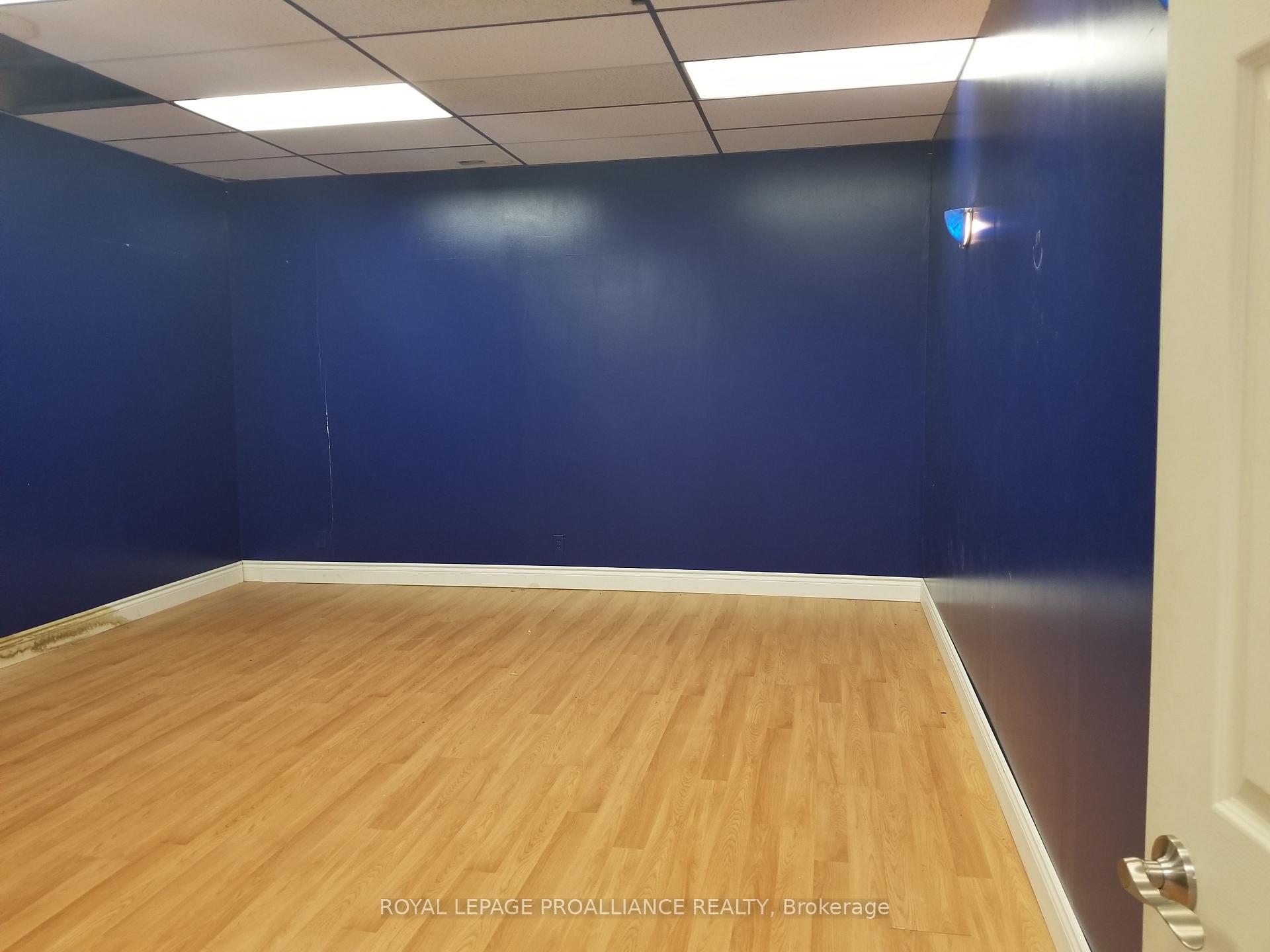 205 North Front Street R3, Belleville — photo 5 of 5