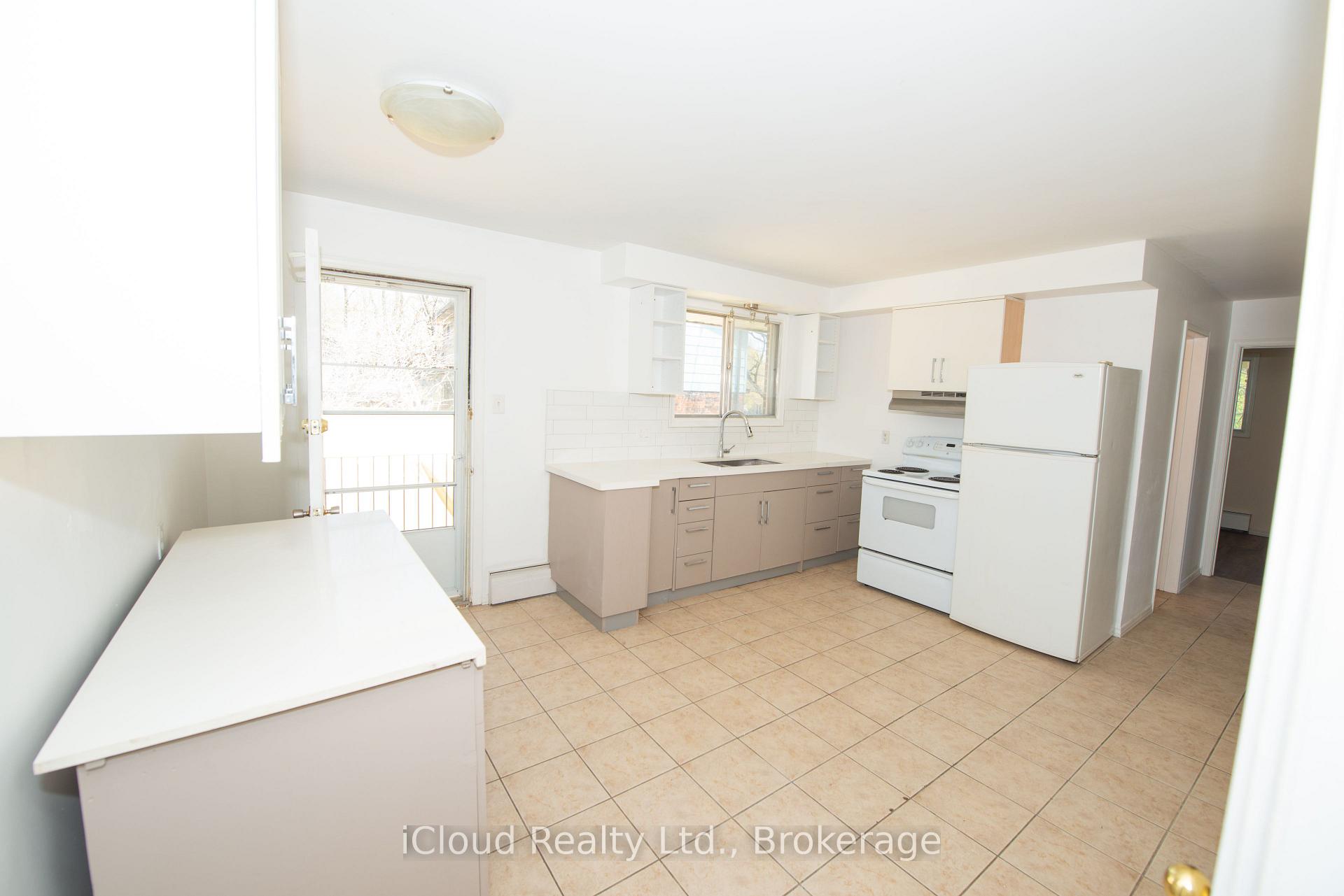 536 Glen Forrest Boulevard, Waterloo — photo 4 of 5