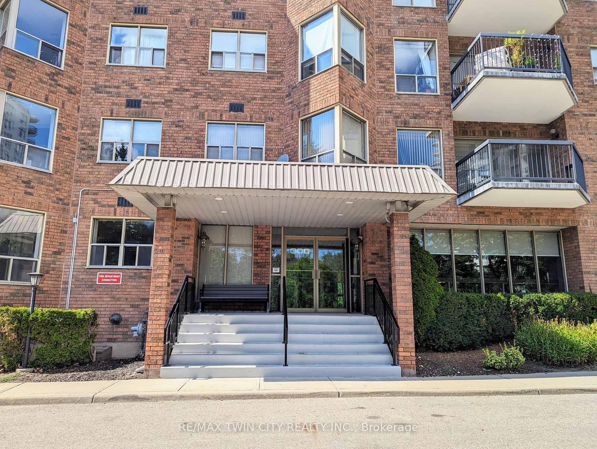 300 Keats Way 407, Waterloo — photo 3 of 5