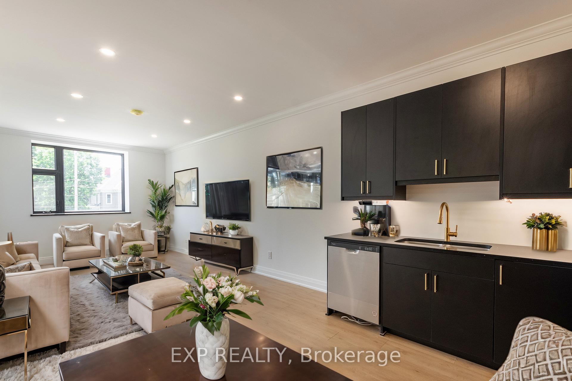 16 Hincks Street 6, St. Thomas — photo 2 of 5