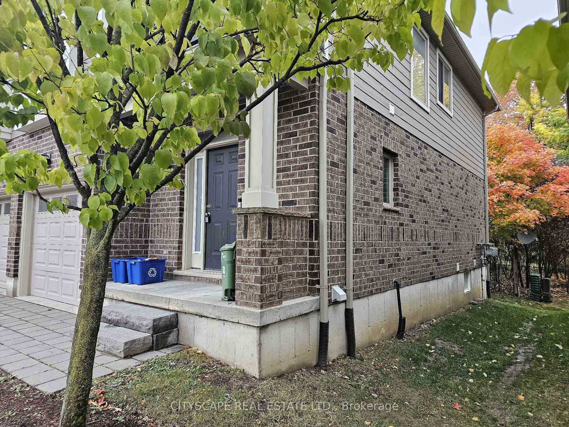112 North Centre Road 50, London North — photo 3 of 5