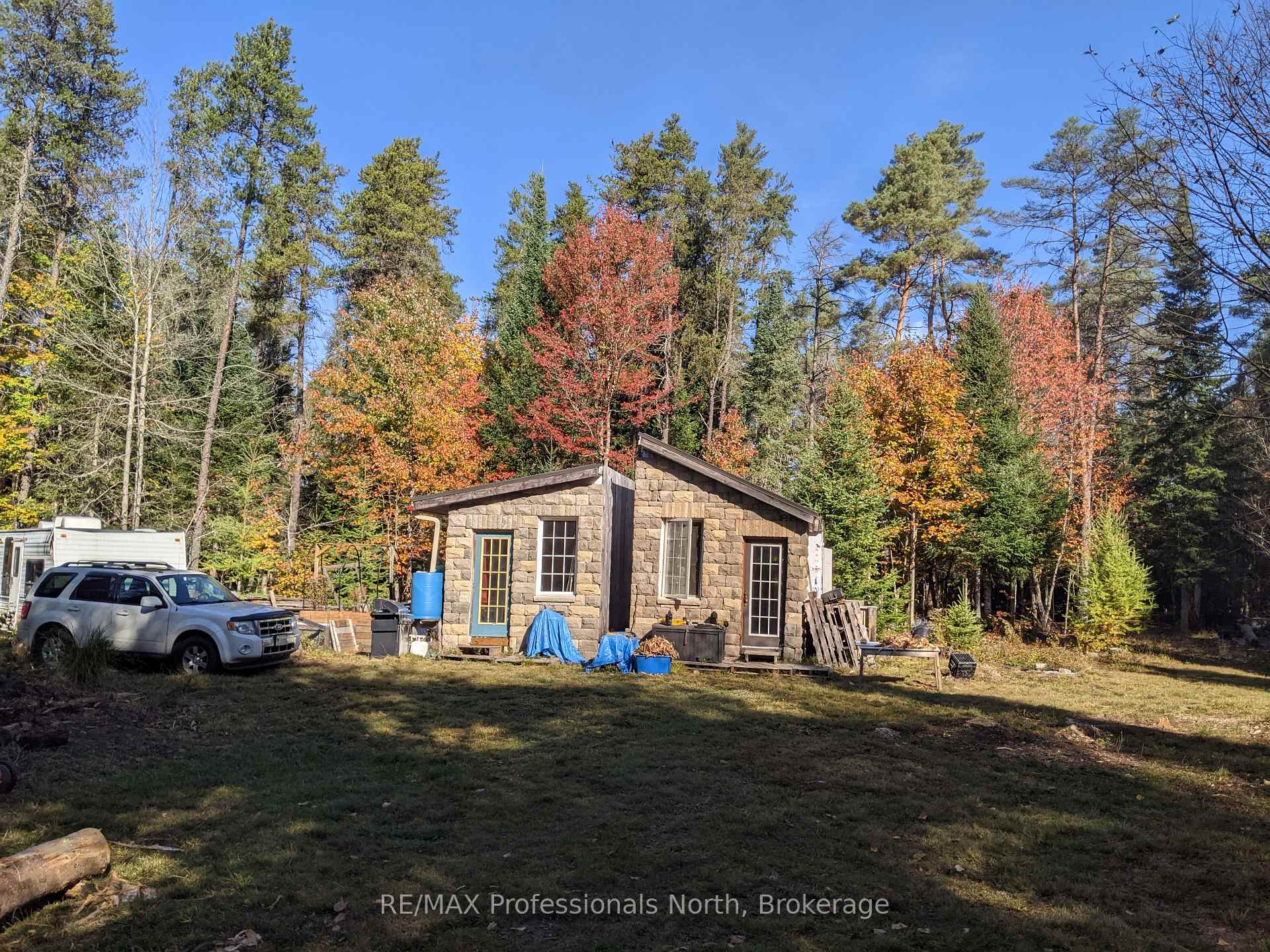 124 Cardwell Lake Road, Huntsville, ON P0B 1M0