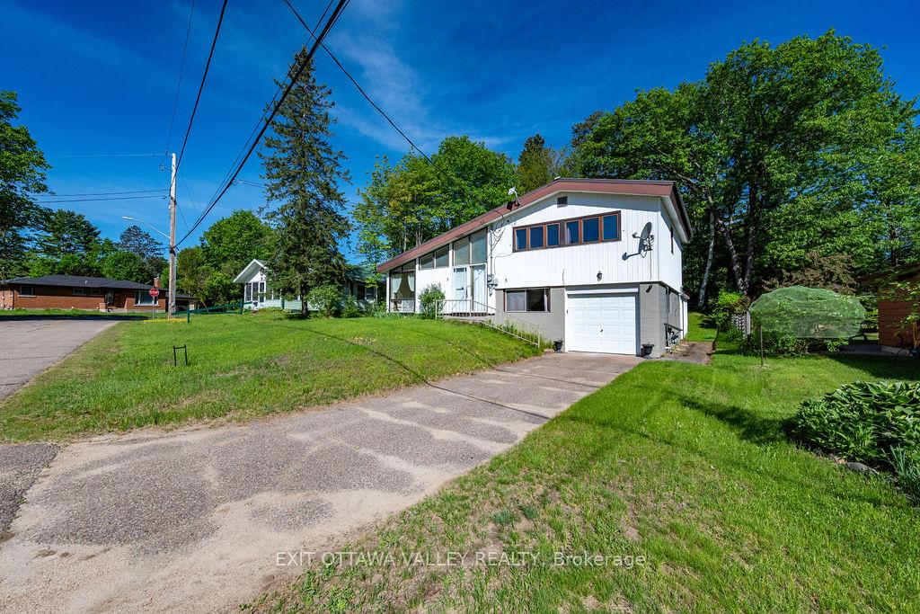 3 Newton Crescent, Deep River, ON K0J 1P0 — Deep River, Ontario