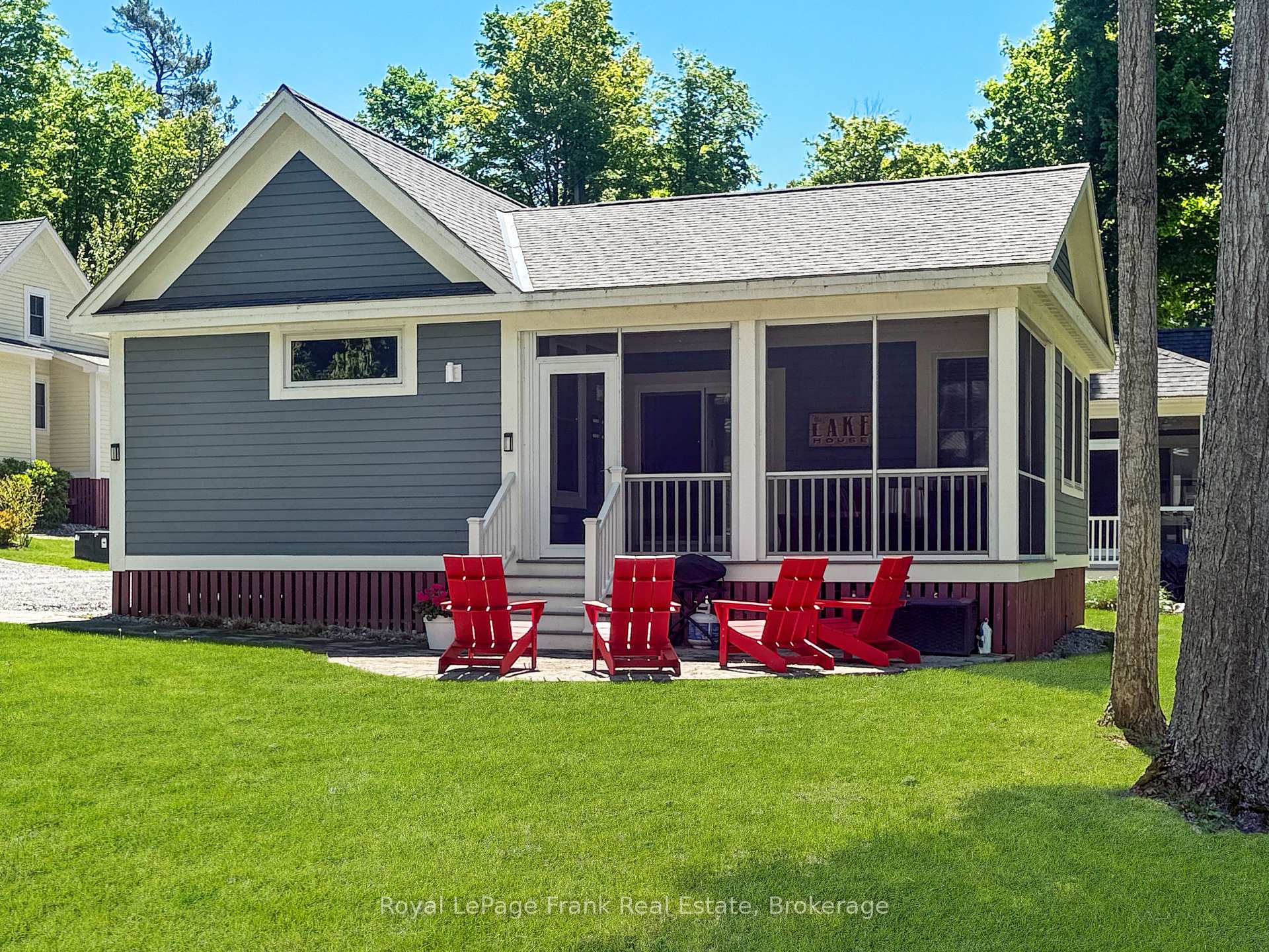 5 Hollow Lane 215, Prince Edward County — photo 3 of 5
