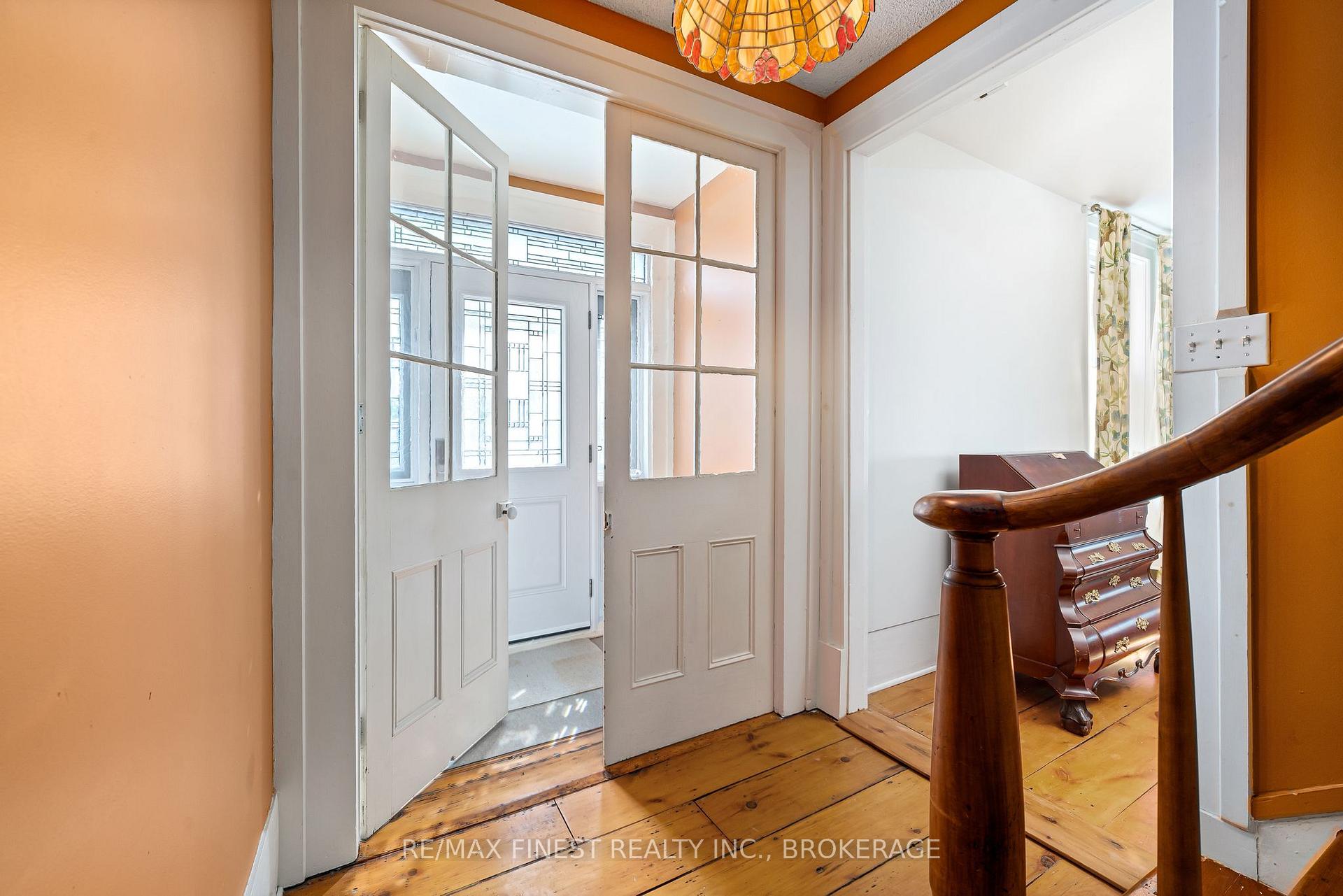 8 Catherine Street, Prince Edward County — photo 2 of 5