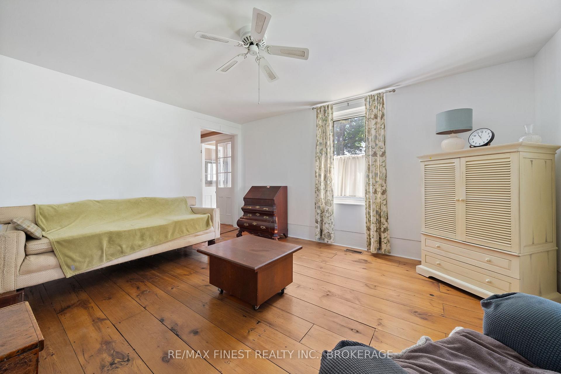 8 Catherine Street, Prince Edward County — photo 4 of 5