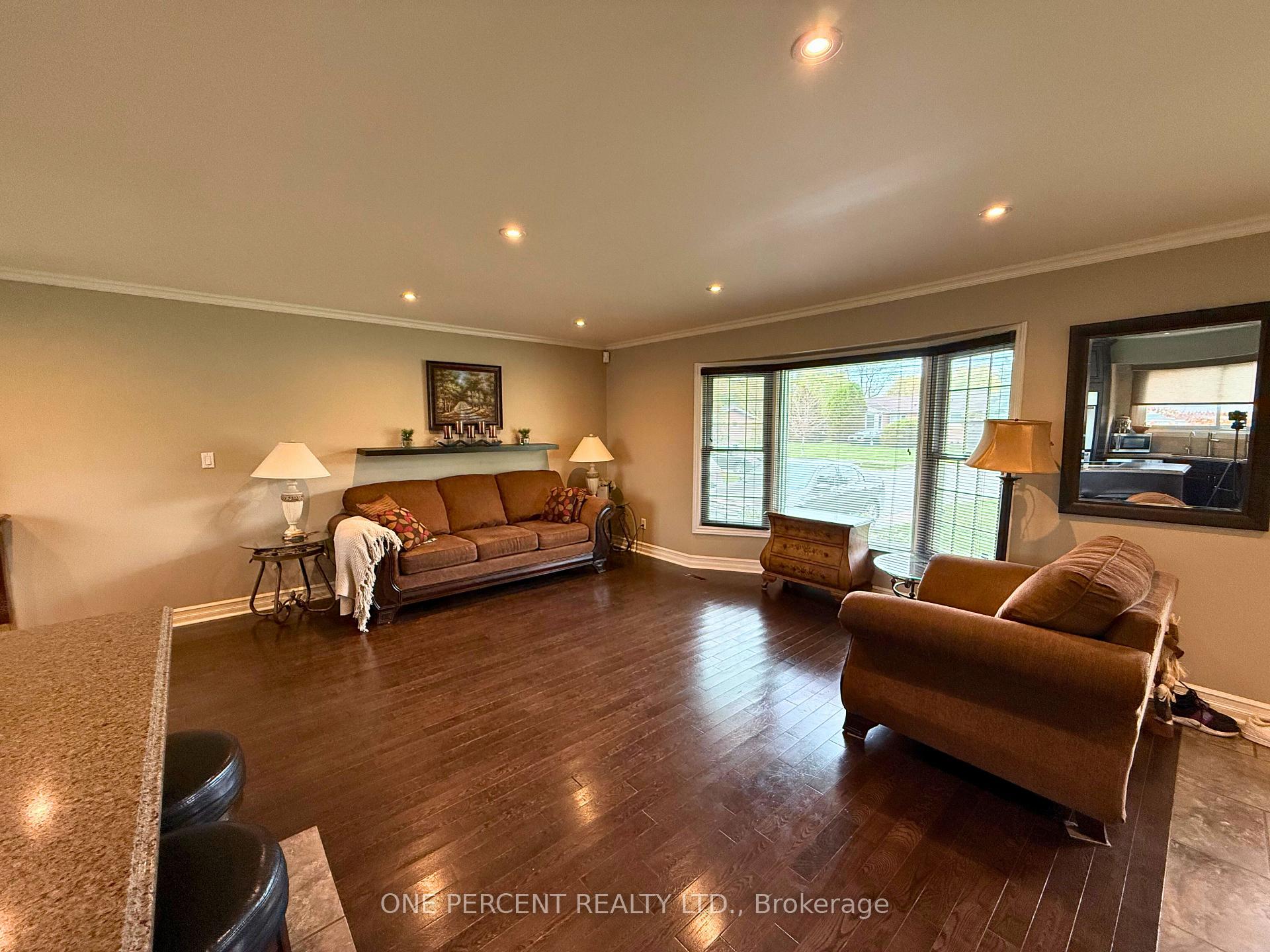 978 Ferndale Avenue, Fort Erie — photo 3 of 5