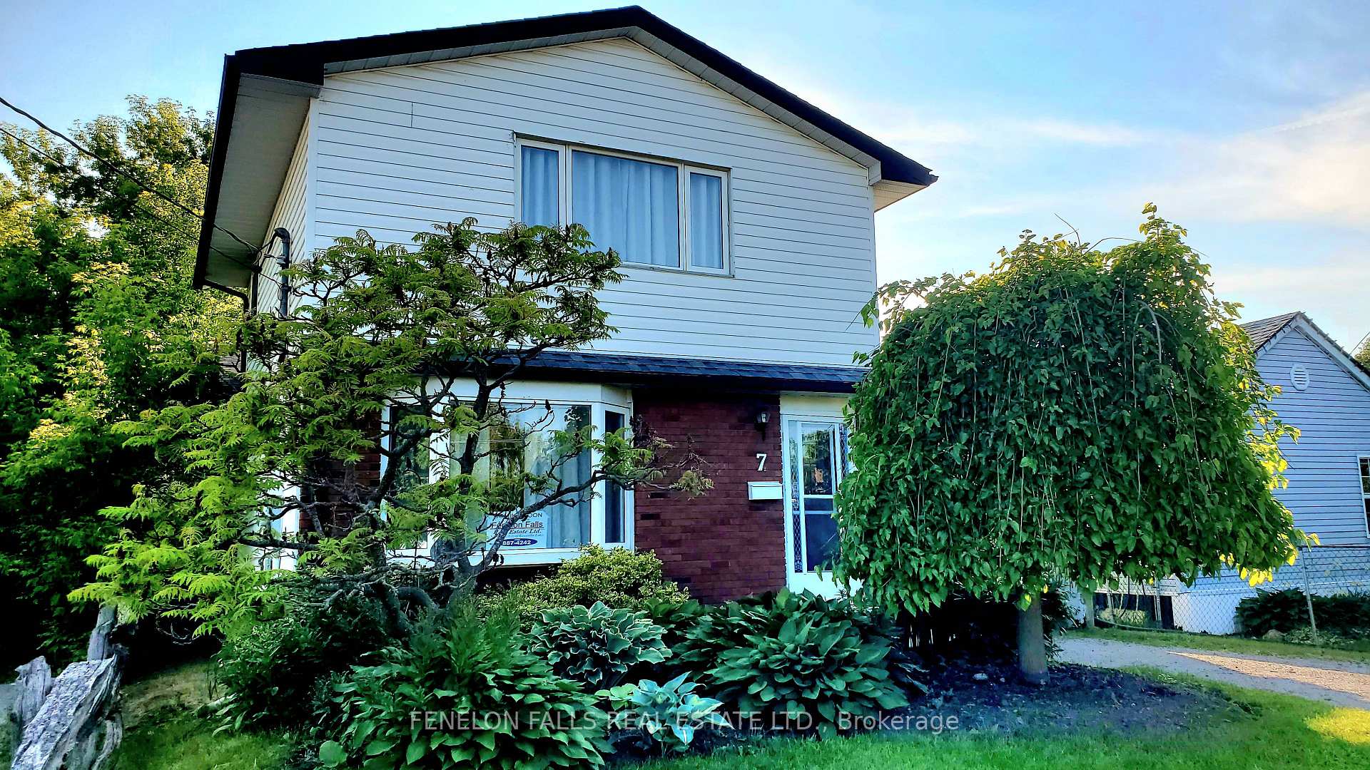 7 James Street, Kawartha Lakes — photo 2 of 5