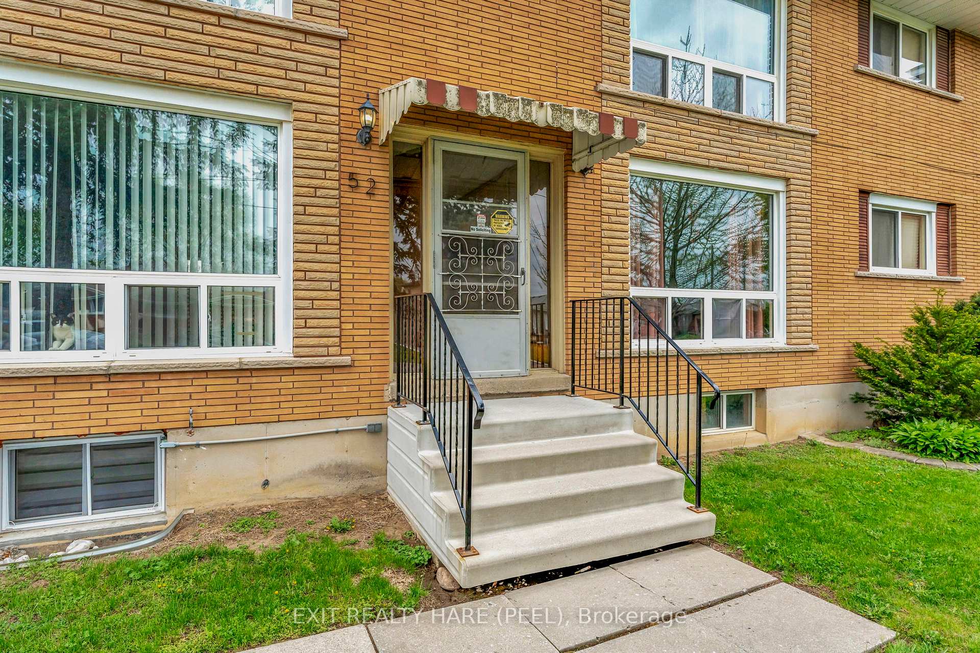 52 Hampton Street, Brantford — photo 4 of 5