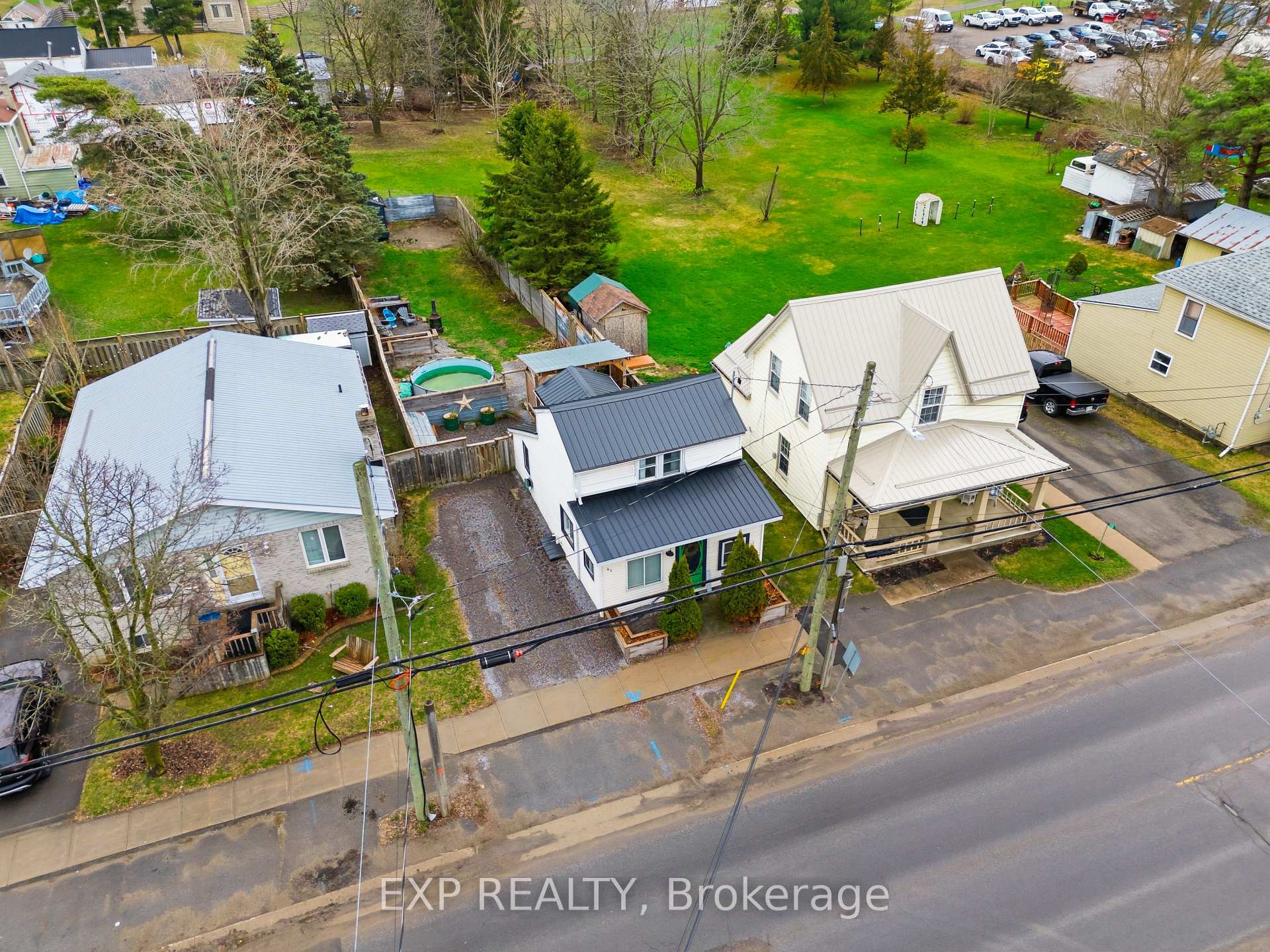 41 Lake Street, Prince Edward County — photo 2 of 5