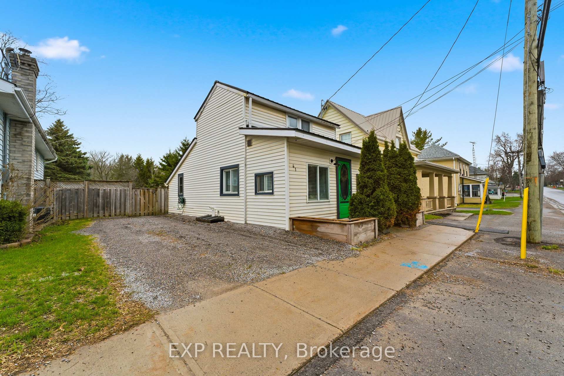 41 Lake Street, Prince Edward County — photo 3 of 5