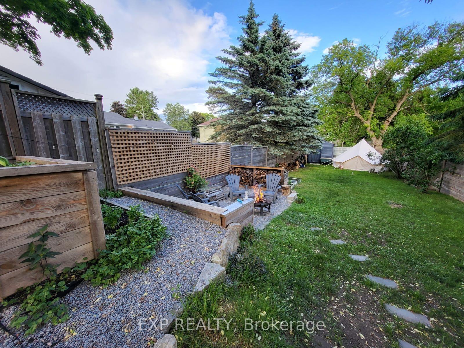 41 Lake Street, Prince Edward County — photo 4 of 5