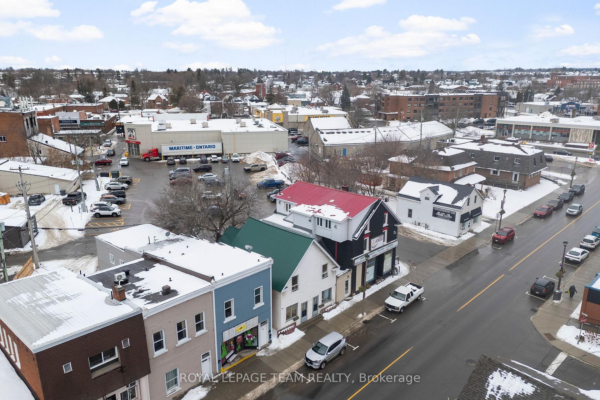 56 Madawaska Street, Arnprior — photo 2 of 5