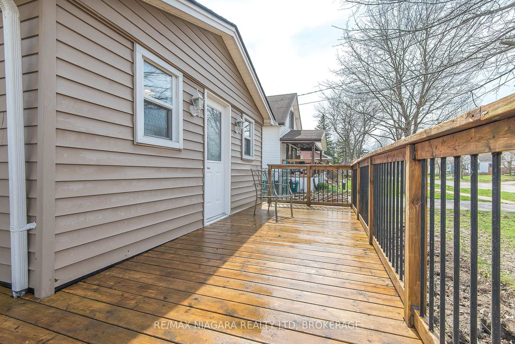 243 North Street N, Fort Erie — photo 3 of 5
