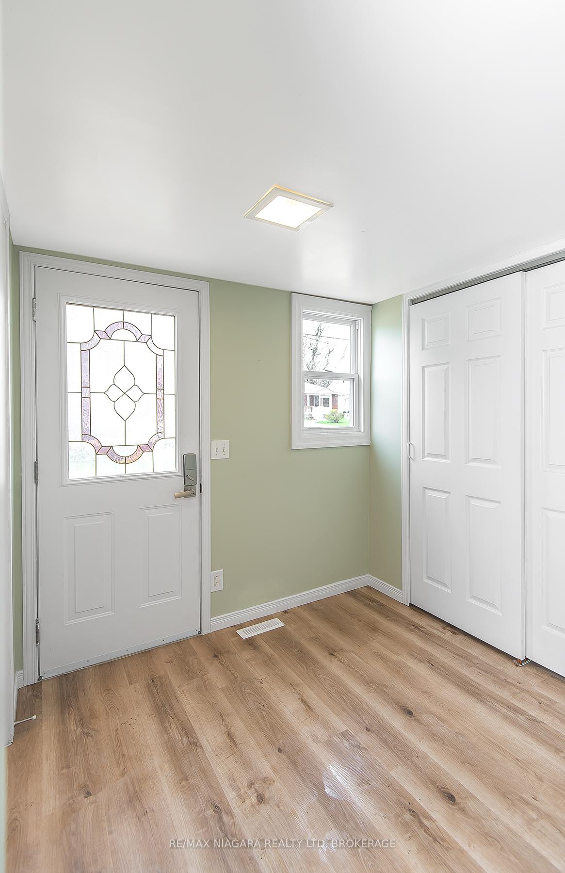 243 North Street N, Fort Erie — photo 4 of 5