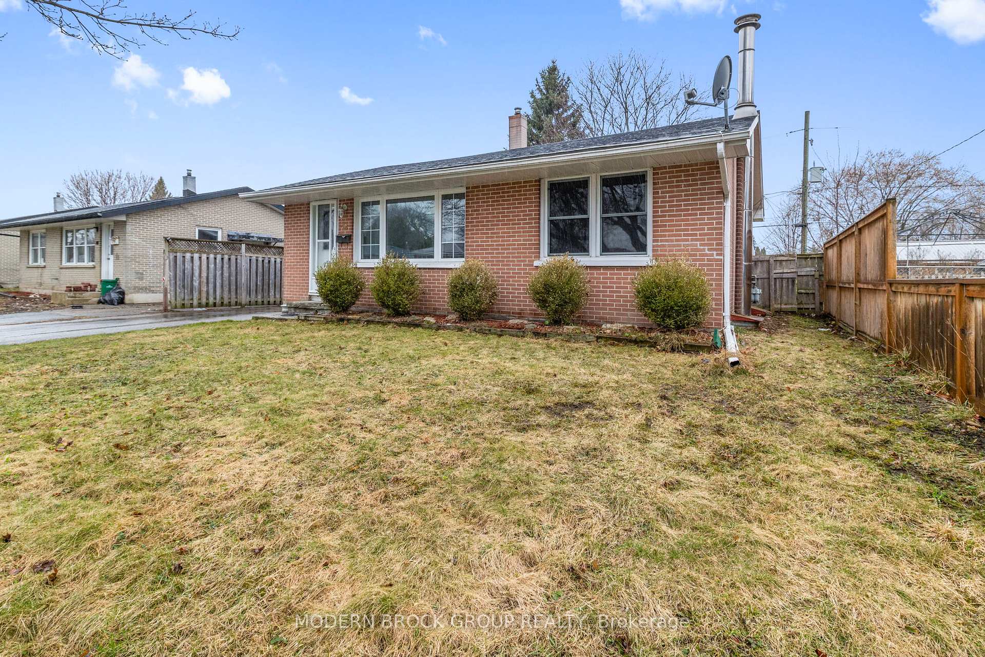 94 Bisley Crescent, Brockville — photo 2 of 5
