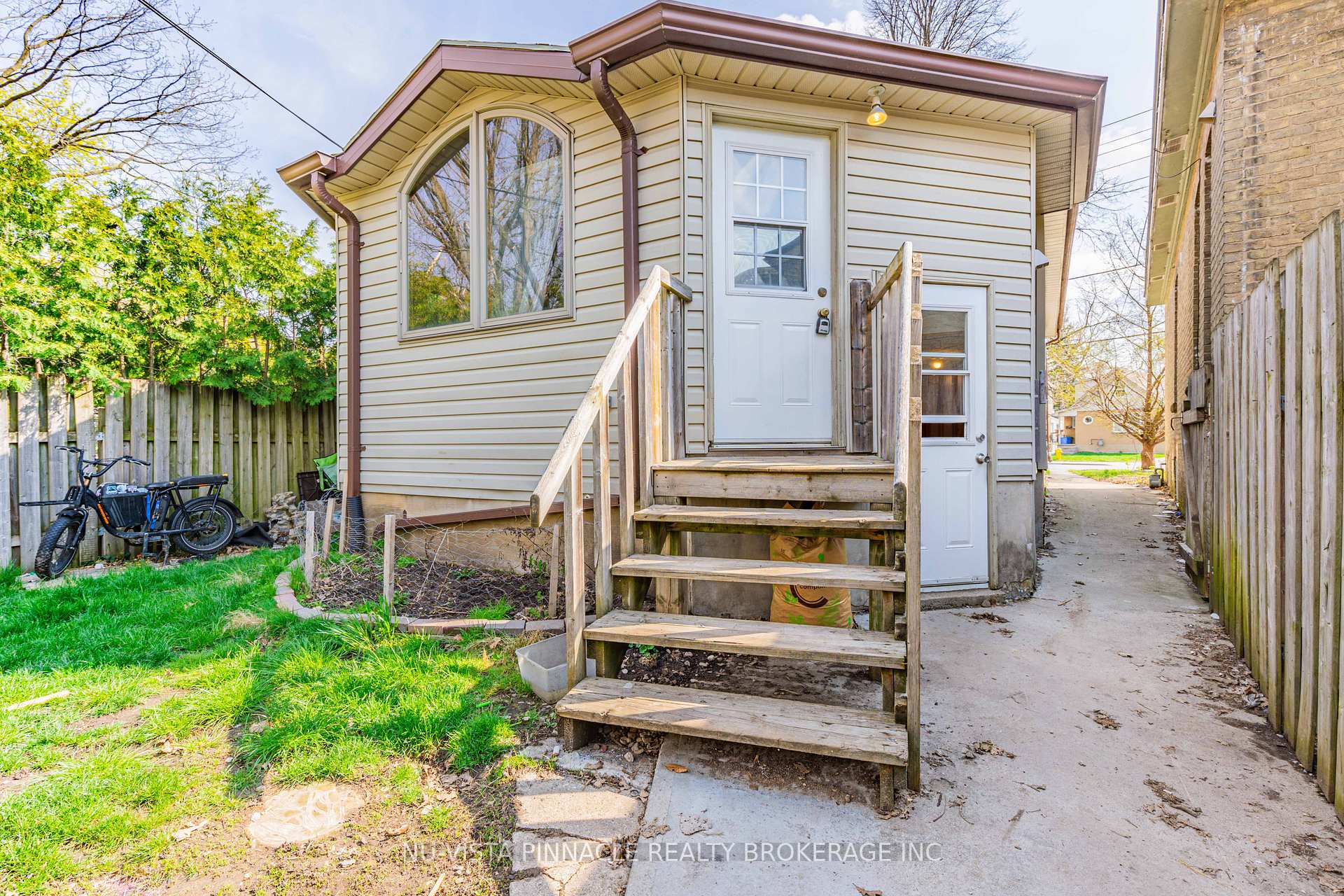 132 Wharncliffe Road N Back, London North, ON N6H 2B2 — London North, Ontario