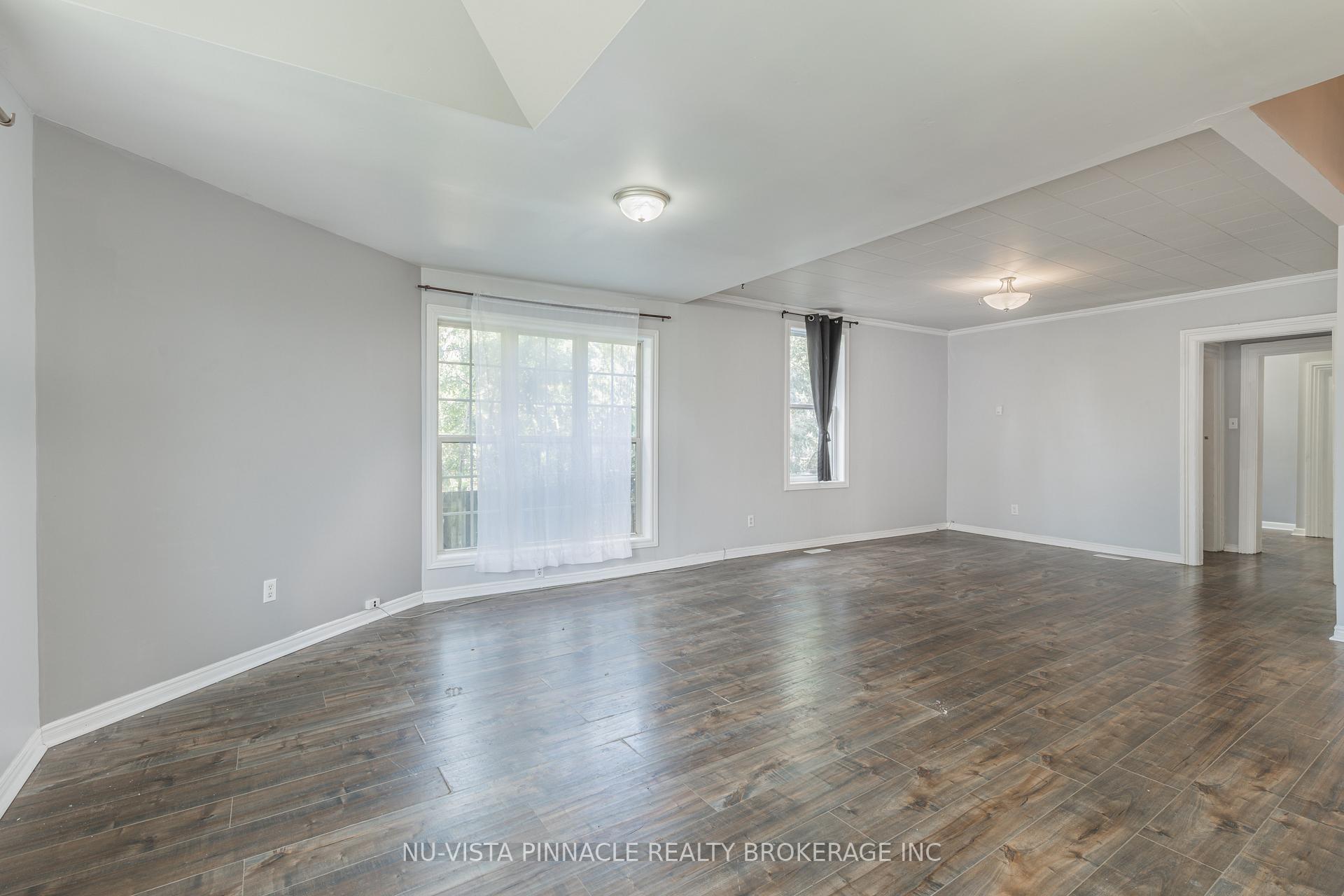 132 Wharncliffe Road N Back, London North — photo 3 of 5