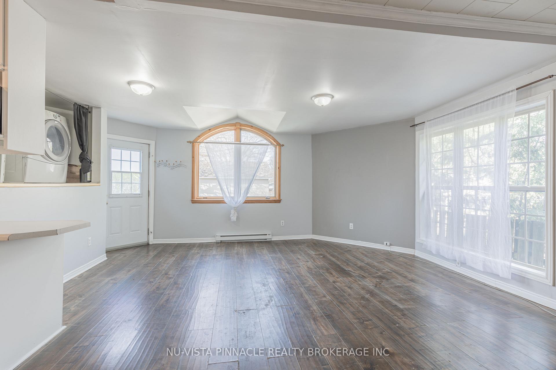 132 Wharncliffe Road N Back, London North — photo 4 of 5