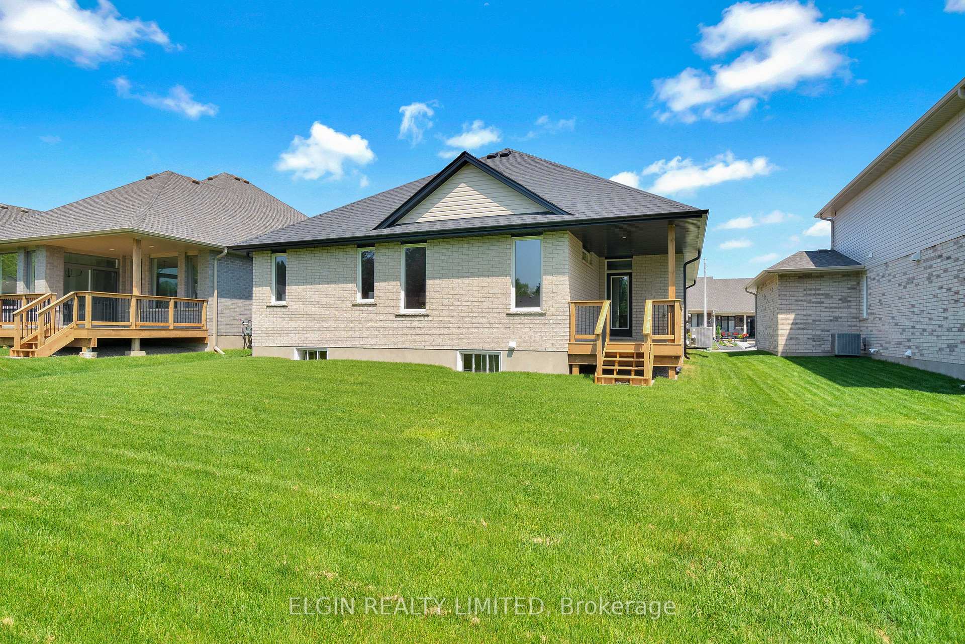 45 Lark Street, Tillsonburg — photo 4 of 5