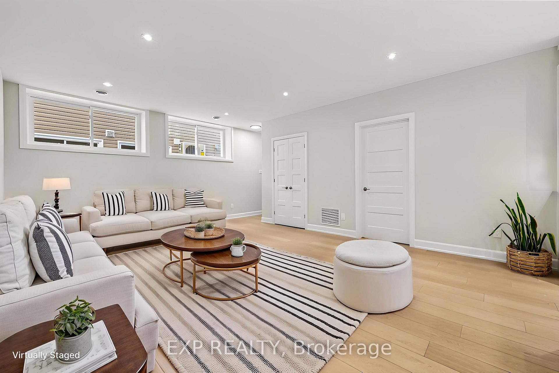 448 Falcon Lane B, Russell — photo 2 of 5