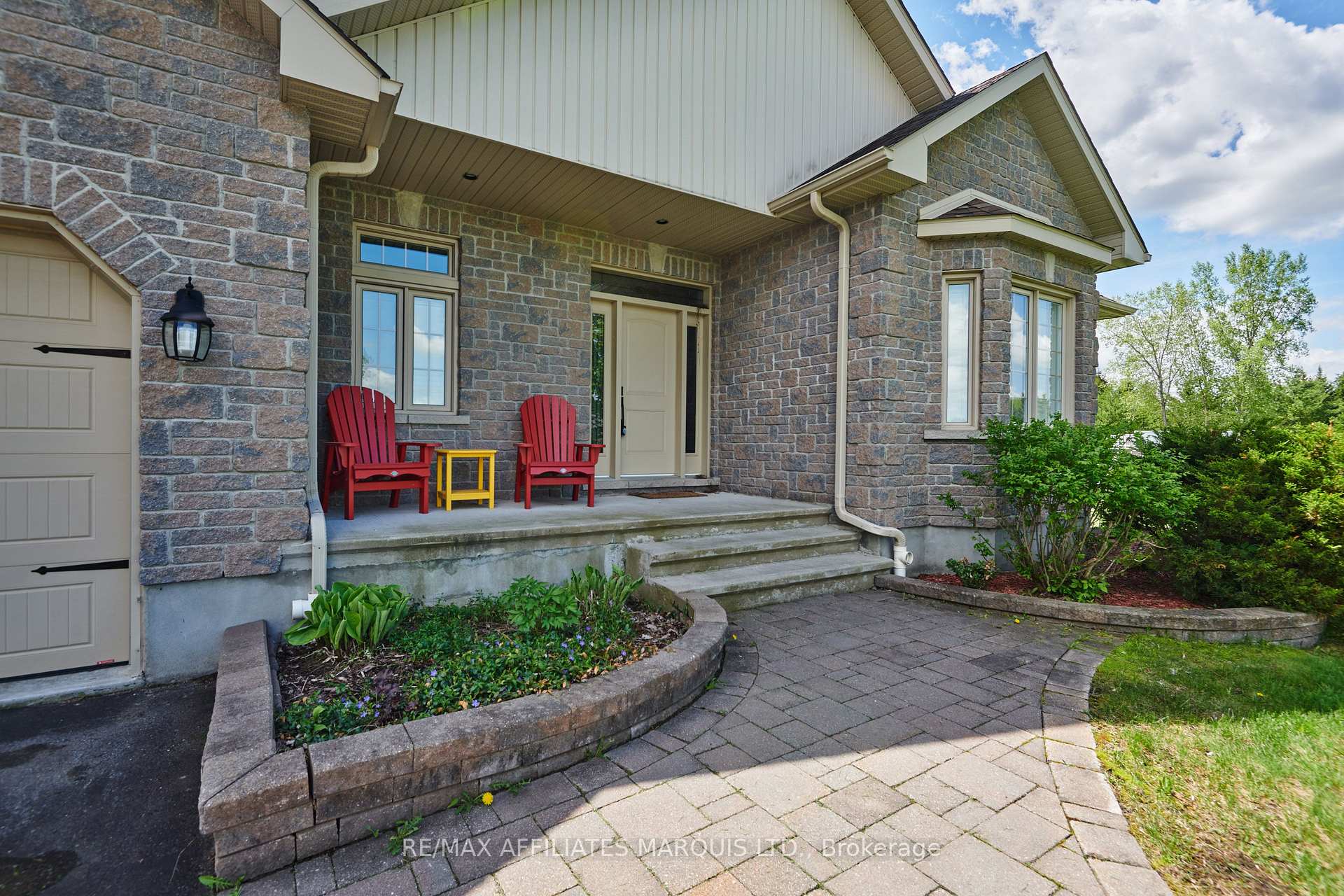 6574 Adrian Court, South Glengarry — photo 2 of 5