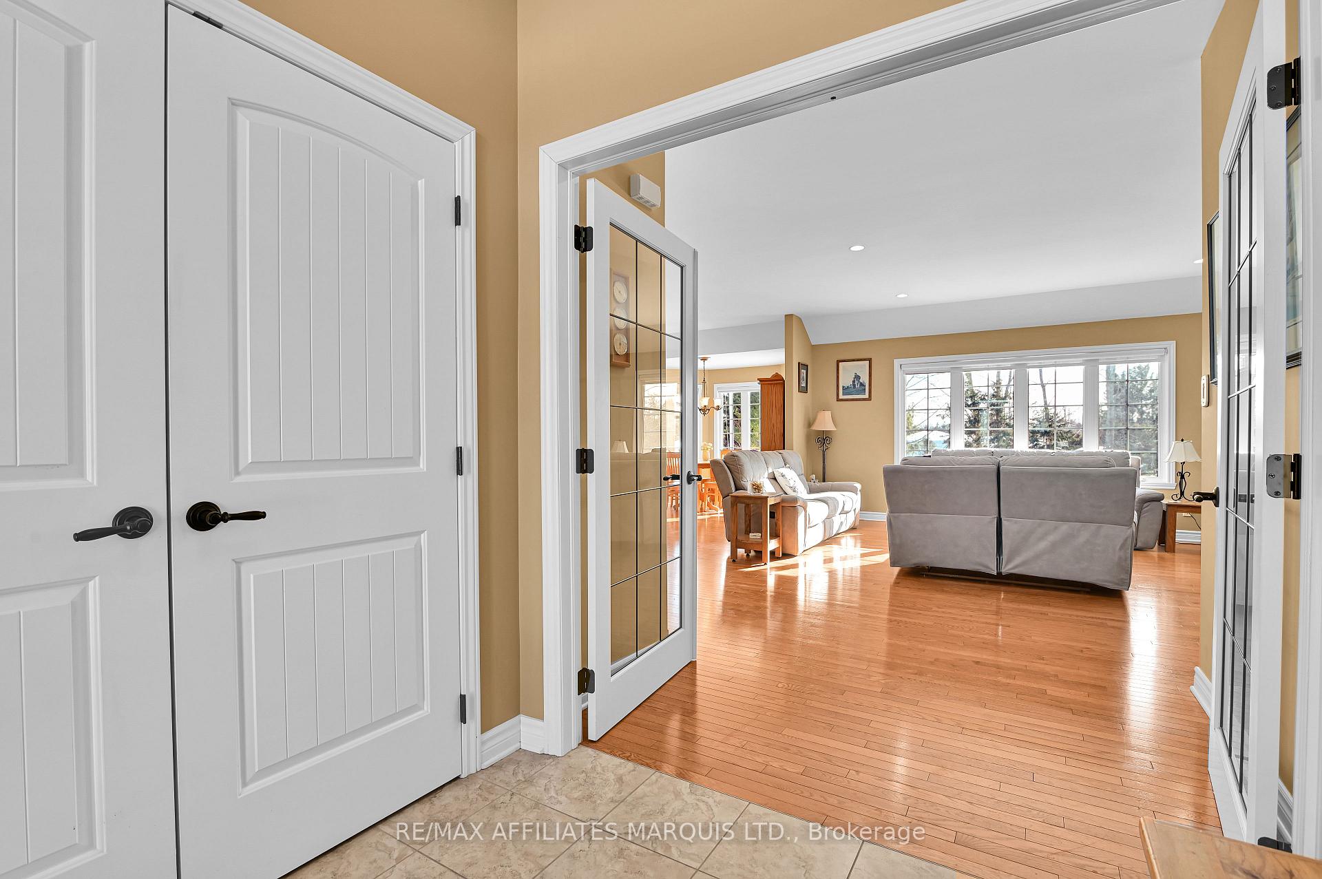 6574 Adrian Court, South Glengarry — photo 4 of 5