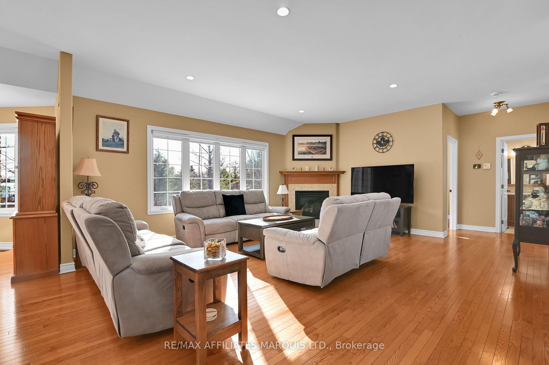 6574 Adrian Court, South Glengarry — photo 5 of 5