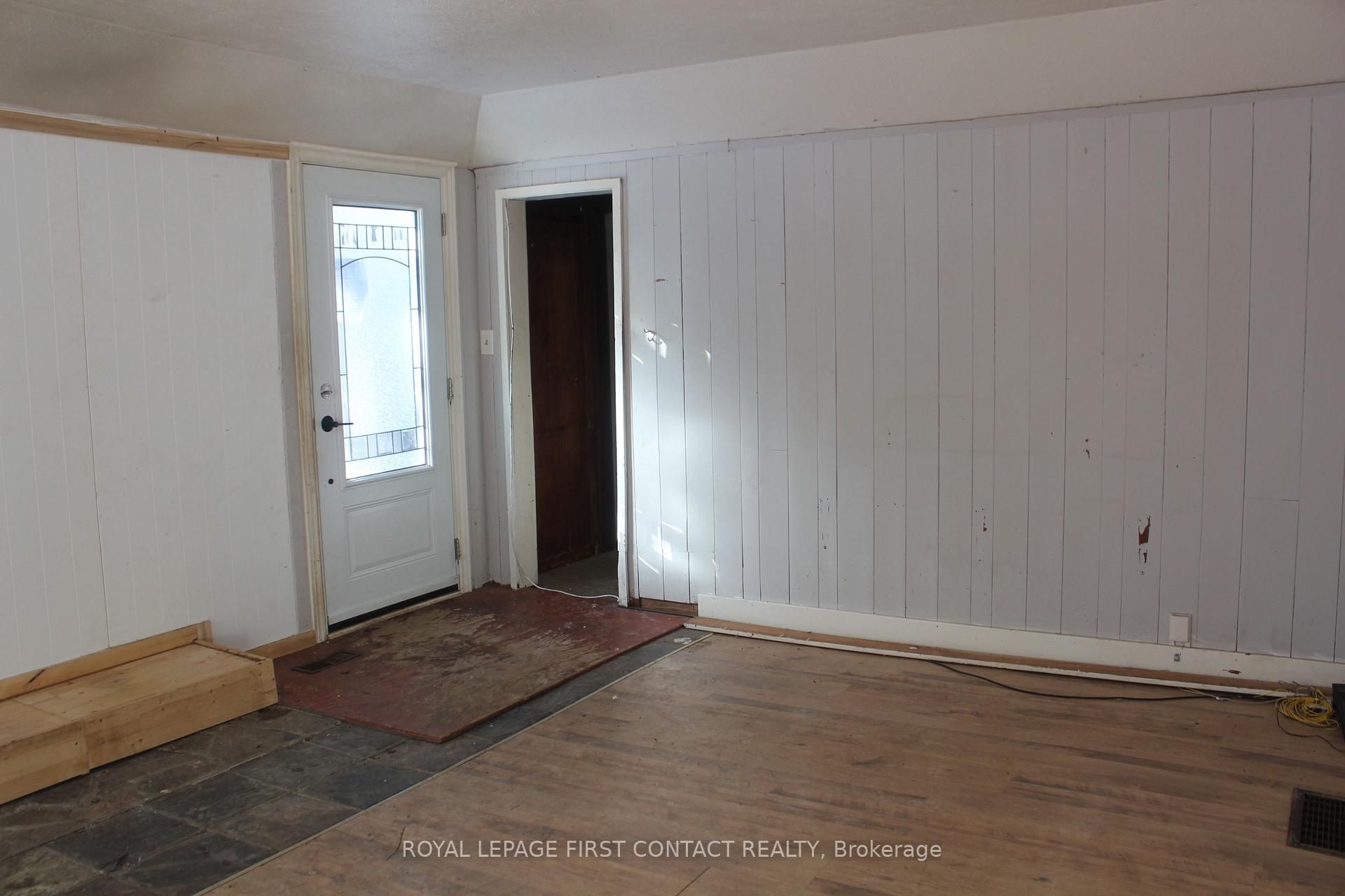 47 Riverside Drive, Dysart et al — photo 5 of 5