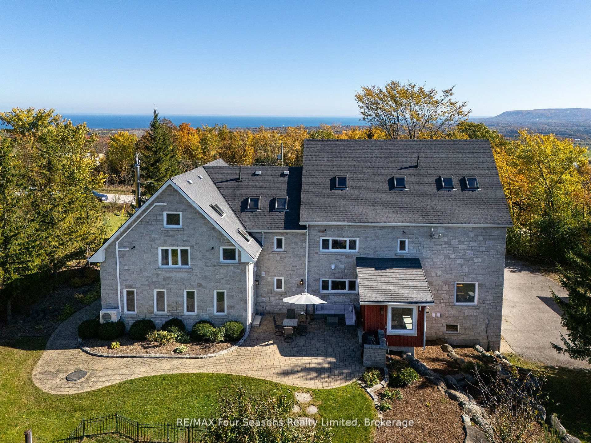 124 Dinsmore Street, Meaford — photo 2 of 5