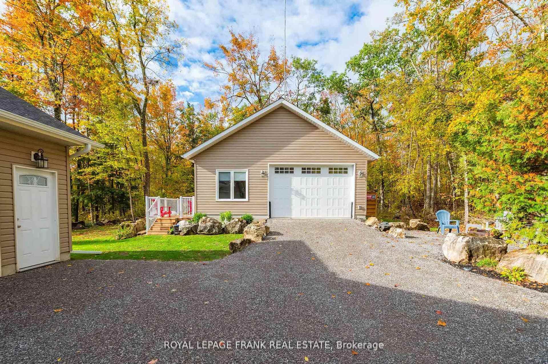 25 Lakeland Avenue, Trent Lakes — photo 2 of 5
