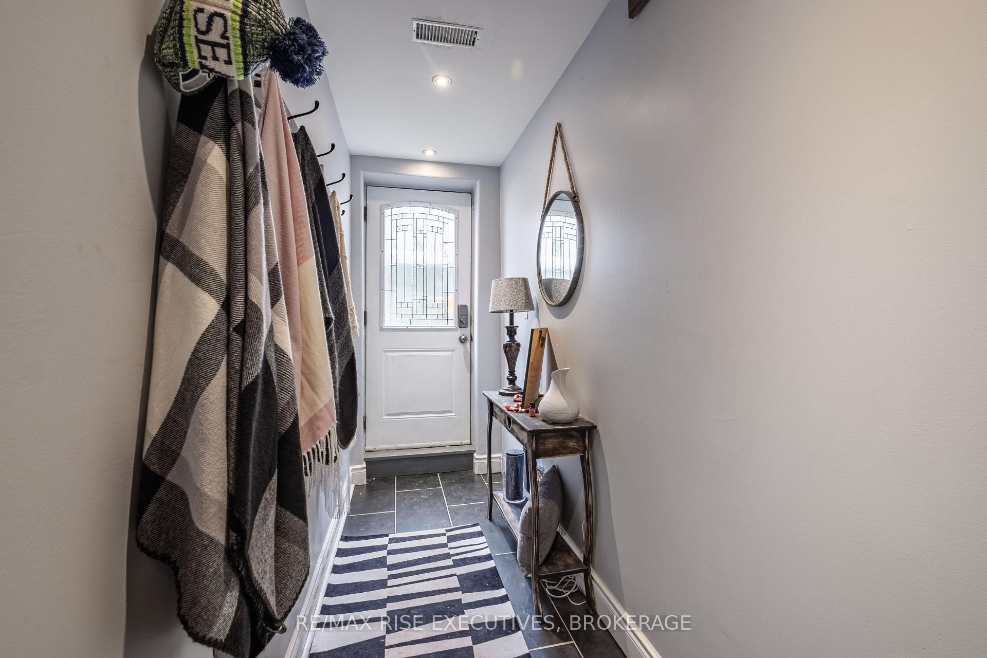 1388 Ottawa Street, Kingston — photo 2 of 5